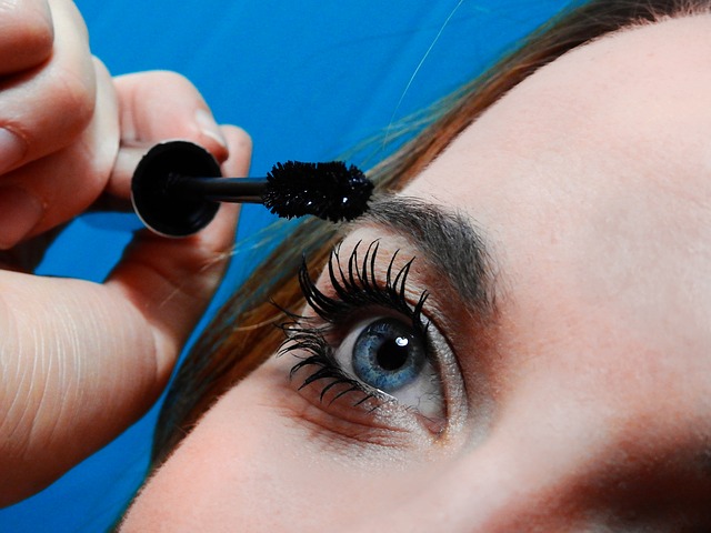 Riesgos que se tienen al usar mascara o rímel todos los días | Health and Beauty International HyB Riesgos que se tienen al usar mascara o rímel todos los días | Health and Beauty International HyB